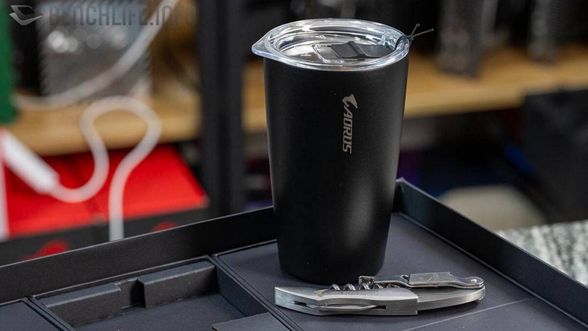 Термостакан в комплекте поставки